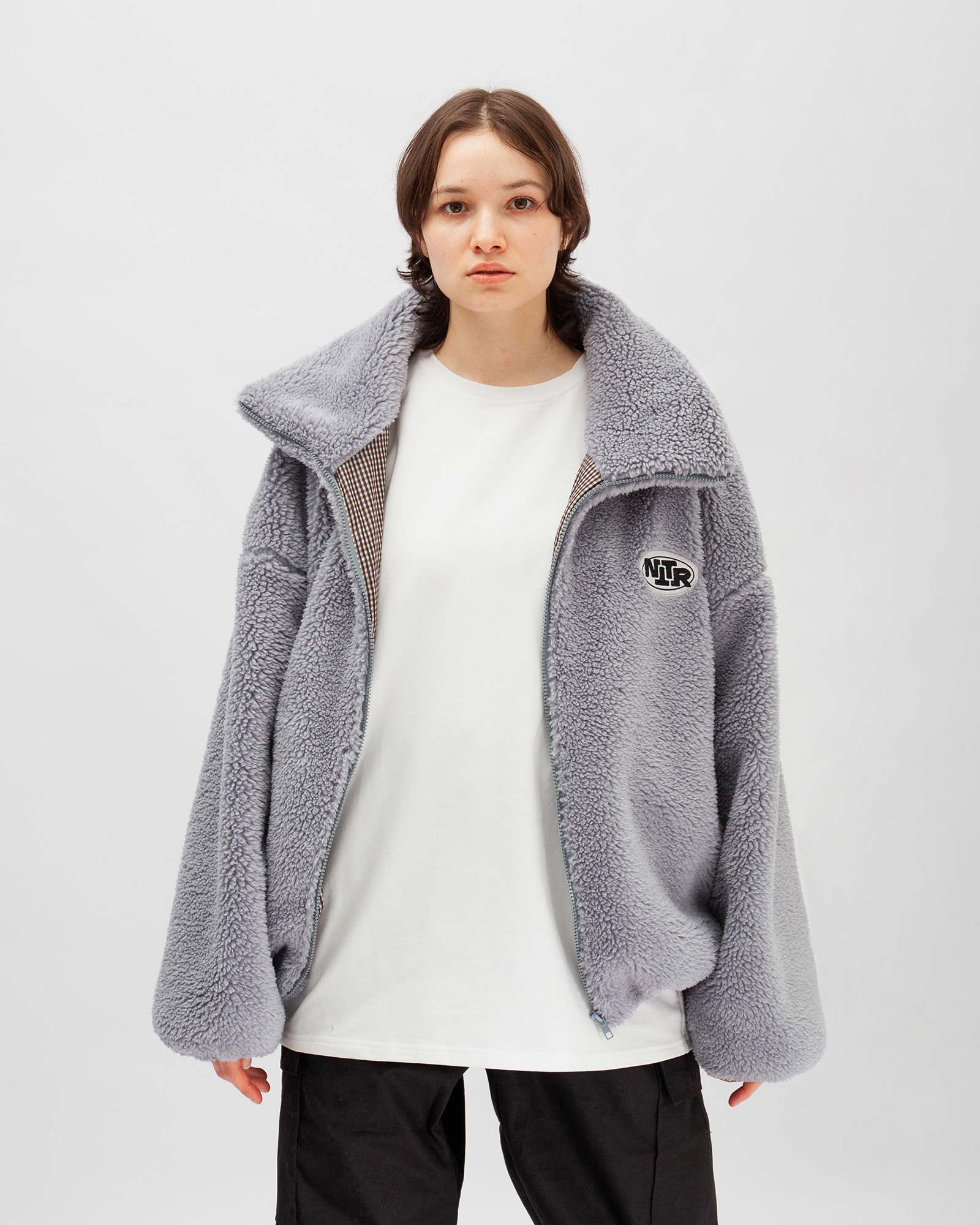 ‪୨୧‬ 　ぬい服オーダー Куртка NTTR Sherpa, артикул nttr-Coachjkt-Sherpa-Grey в магазине